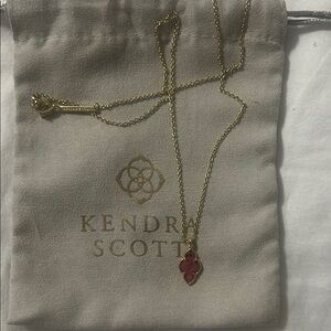 Framed Abbie Gold Short Pendant Necklace in Light burgundy